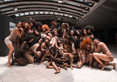 Performance gratuita do coletivo Turmalinas Negras aborda o protagonismo das mulheres negras, ancestralidade e as conex&otilde;es humanas