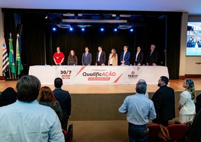 Capacita&ccedil;&atilde;o do TCE-SP reuniu gestores da regi&atilde;o em Bauru para discutir a Lei de Licita&ccedil;&otilde;es, contratos e seguran&ccedil;a jur&iacute;dica nas contrata&ccedil;&otilde;es p&uacute;blicas.