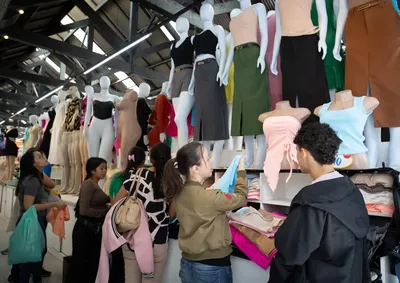Com a compra de roupas e produtos t&ecirc;xteis, a aten&ccedil;&atilde;o &agrave;s etiquetas se torna ainda mais importante
