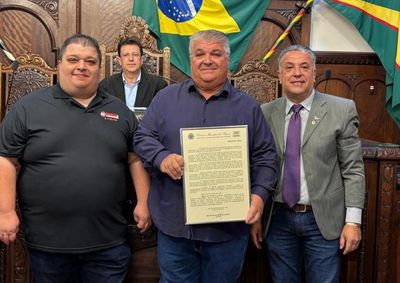 Homenagem proposta pelo vereador Miltinho Sardin reconheceu a trajet&oacute;ria de seriedade da concession&aacute;ria, que completa uma d&eacute;cada de atua&ccedil;&atilde;o no mercado