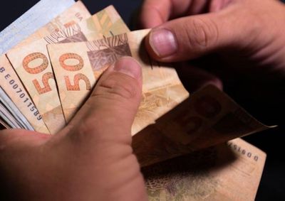 Um relat&oacute;rio da CNC revelou que em mar&ccedil;o de 2022 a
propor&ccedil;&atilde;o de brasileiros endividados alcan&ccedil;ou um novo
recorde. Confira no Papo de Especialista:
