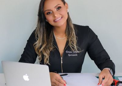 Nutricionista Viviane Ferreira explica sobre o surgimento das manchas escurecidas pelo corpo
