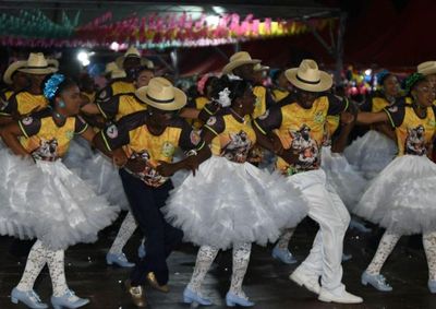 Festival de quadrilhas re&uacute;ne apresenta&ccedil;&otilde;es, gastronomia t&iacute;pica e atra&ccedil;&otilde;es musicais na Pra&ccedil;a Orides Parreiras
