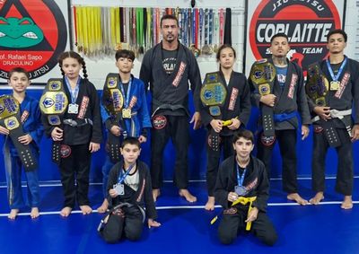 Atletas brumadinhenses conquistaram cintur&otilde;es e medalhas da competi&ccedil;&atilde;o