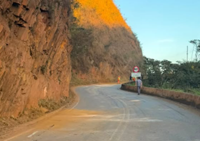 Interdi&ccedil;&atilde;o foi realizada ap&oacute;s laudo da Defesa Civil apontar risco iminente de deslizamento no trecho