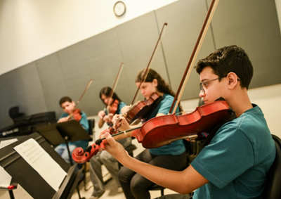 Projeto oferece forma&ccedil;&atilde;o em violino, viola, violoncelo e contrabaixo para estudantes de 10 a 17 anos