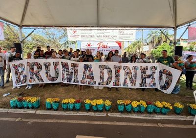 Familiares e moradores participaram de ato em mem&oacute;ria das 272 v&iacute;timas fatais