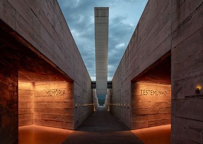 Projeto luminot&eacute;cnico desenvolvido para o espa&ccedil;o foi premiado com o &ldquo;Award of Distinction&rdquo; no IES Illumination Awards 2026