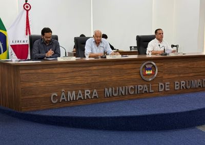 Sess&atilde;o com presen&ccedil;a dos 13 vereadores tamb&eacute;m teve aprova&ccedil;&atilde;o de Bolsa Atleta, homenagem &agrave; TV APAE e oficializa&ccedil;&atilde;o de eventos