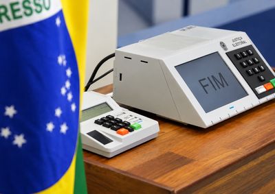 Presidente, governadores, senadores e deputados exercem fun&ccedil;&otilde;es distintas