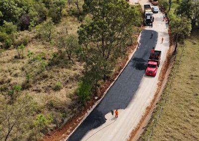 Pavimenta&ccedil;&atilde;o integra obras da liga&ccedil;&atilde;o Brumadinho&ndash;Bonfim e &eacute; financiada com recursos do Acordo de Repara&ccedil;&atilde;o