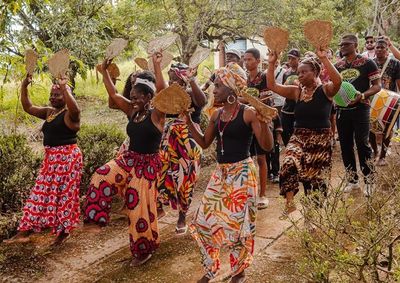 Evento acontecedentro do Instituto Inhotim, com programa&ccedil;&atilde;o voltada &agrave;s tradi&ccedil;&otilde;es, sabores e manifesta&ccedil;&otilde;es culturais