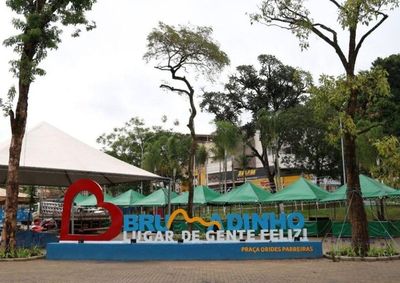 Encontro na Pra&ccedil;a Orides Parreiras  prop&otilde;e discutir cidadania e democracia sem v&iacute;nculo com partidos ou candidatos