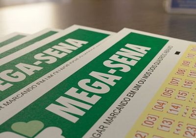 Bilhetes acertaram quatro dezenas no sorteio 3073 acumulado em R$ 200 milh&otilde;es