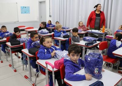 Cerca de 5,5 mil kits ser&atilde;o distribu&iacute;dos nas escolas do munic&iacute;pio