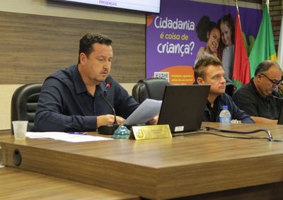 Projeto recebeu 13 votos favor&aacute;veis e um contr&aacute;rio