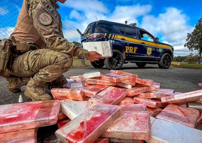Droga foi localizada durante fiscaliza&ccedil;&atilde;o da PRF no Paran&aacute;; motorista paraguaio foi preso em flagrante por tr&aacute;fico