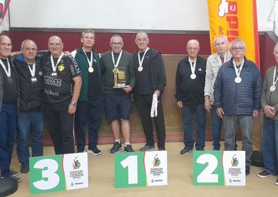 Centro conquistou o t&iacute;tulo da bocha rafa vollo masculina; futebol su&iacute;&ccedil;o definiu os confrontos das semifinais e v&ocirc;lei feminino teve rodada classificat&oacute;ria