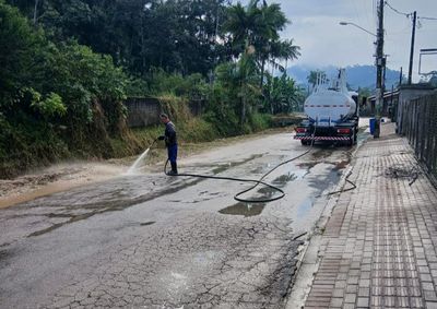 Trabalho foi concentrado em vias sem pavimenta&ccedil;&atilde;o e na manuten&ccedil;&atilde;o de &aacute;reas verdes em diferentes bairros