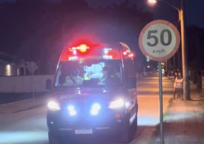 Acidente aconteceu no bairro S&atilde;o Pedro; condutora foi atendida pelo Corpo de Bombeiros 