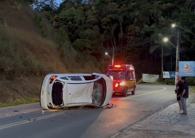 Acidente aconteceu no fim da tarde deste domingo (14)