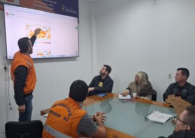 Reuni&atilde;o reuniu representantes de diversas secretarias para revisar protocolos e preparar a resposta a poss&iacute;veis chuvas intensas