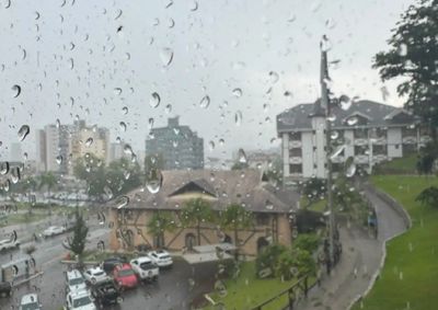 Temporais podem ser acompanhados por ventos fortes e queda de granizo