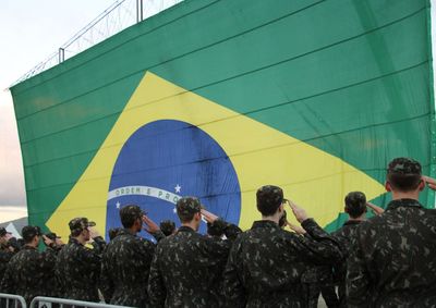 Hasteamento da bandeira do Brasil deu in&iacute;cio a mais uma edi&ccedil;&atilde;o do maior evento off-road da Am&eacute;rica Latina nesta quarta-feira, 3 de junho