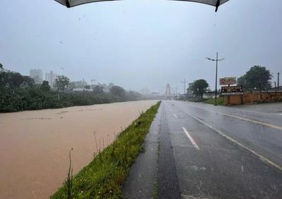 Aviso prev&ecirc; chuva intensa, raios, rajadas de vento, queda de granizo e possibilidade de alagamentos nas pr&oacute;ximas horas