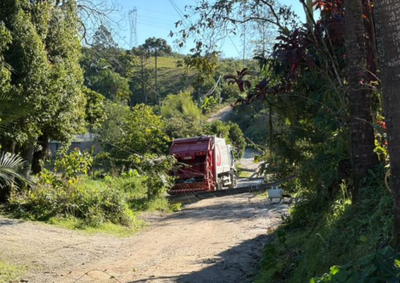 Condutor precisou permanecer dentro do ve&iacute;culo at&eacute; o desligamento da rede el&eacute;trica pela Celesc