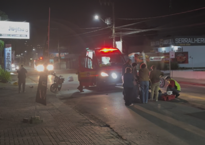 Acidente envolveu duas Honda CG e mobilizou duas viaturas do Corpo de Bombeiros na noite de domingo