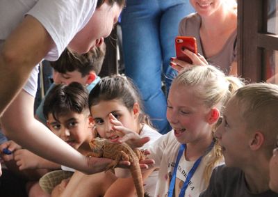 Programa&ccedil;&atilde;o contou com brincadeiras, contato supervisionado com animais e atividades voltadas &agrave; educa&ccedil;&atilde;o ambiental