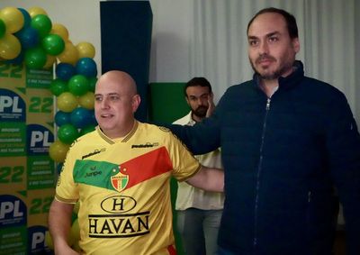 Evento reuniu Carlos Bolsonaro, Jorge Seif, Hermes Klann, Serafim Venzon e lideran&ccedil;as pol&iacute;ticas da regi&atilde;o