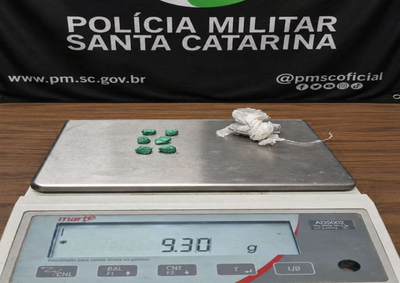 Pol&iacute;cia Militar apreendeu por&ccedil;&otilde;es de crack e maconha durante abordagem realizada na noite desta segunda-feira (27)