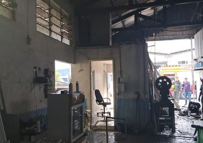 Fogo come&ccedil;ou em um dep&oacute;sito localizado sobre o escrit&oacute;rio da empresa e foi controlado antes da chegada dos bombeiros.
Segundo o Corpo de Bombeiros