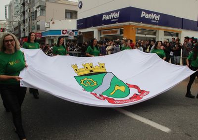 Escolas, institui&ccedil;&otilde;es e associa&ccedil;&otilde;es podem participar do desfile, que integra as comemora&ccedil;&otilde;es do anivers&aacute;rio do munic&iacute;pio