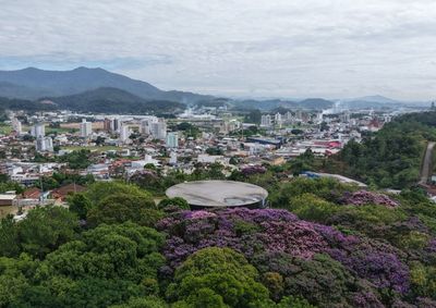 Redu&ccedil;&atilde;o na press&atilde;o da &aacute;gua e interrup&ccedil;&otilde;es tempor&aacute;rias podem ocorrer principalmente em &aacute;reas mais altas e nos hor&aacute;rios de maior consumo