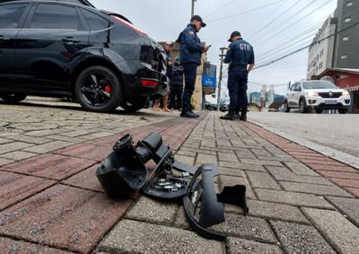 Ap&oacute;s a batida, o condutor da motocicleta n&atilde;o permaneceu no local para fornecer informa&ccedil;&otilde;es ou aguardar o atendimento da ocorr&ecirc;ncia