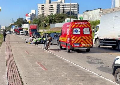Acidente aconteceu na tarde desta quinta-feira (16); v&iacute;tima foi socorrida pelos bombeiros e levada ao Hospital Azambuja