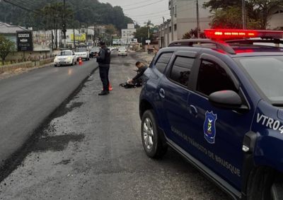 Casal seguia no sentido bairro-Centro quando o condutor perdeu o controle da motocicleta
