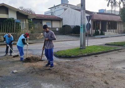 Servi&ccedil;os inclu&iacute;ram capina, ro&ccedil;ada, varri&ccedil;&atilde;o, poda de &aacute;rvores e manuten&ccedil;&atilde;o de pra&ccedil;as e vias p&uacute;blicas