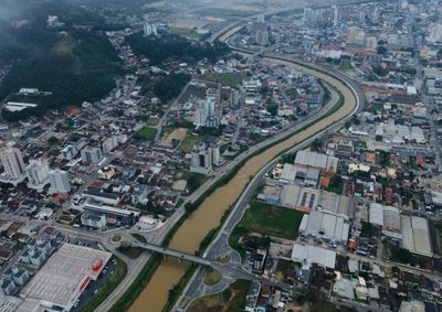 Trecho de 560 metros passa pela pavimenta&ccedil;&atilde;o final; segunda etapa da obra come&ccedil;a na pr&oacute;xima segunda-feira (20).