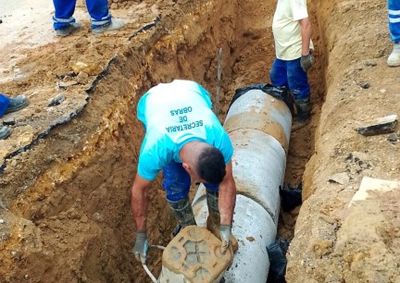 Interven&ccedil;&otilde;es fazem parte da manuten&ccedil;&atilde;o preventiva da rede de drenagem e esgoto realizada em diferentes bairros do munic&iacute;pio