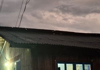 Defesa Civil registrou 19 ocorr&ecirc;ncias, a maioria por danos em telhados, e mant&eacute;m equipes em campo nesta quarta-feira (29) para atender moradores