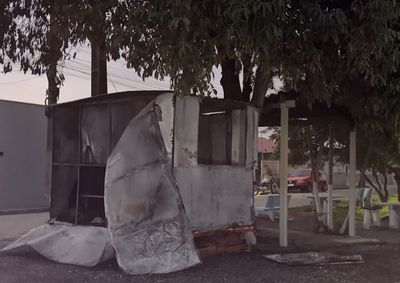 Trailer era a principal fonte de renda da fam&iacute;lia; Corpo de Bombeiros combateu o inc&ecirc;ndio na madrugada desta segunda-feira (27)