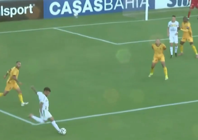 Defensor aparecia com os bra&ccedil;os para tr&aacute;s no momento do contato; primeira fase da S&eacute;rie C n&atilde;o conta com VAR