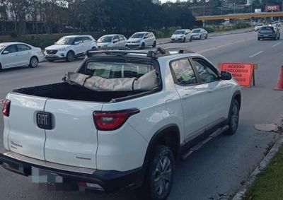 Fiscaliza&ccedil;&atilde;o identificou irregularidades durante abordagem realizada na avenida Bepe Roza neste s&aacute;bado (22)