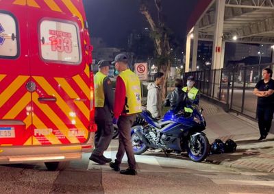 Acidente aconteceu por volta das 22h28 desta quinta-feira (20), na rua Mathilde Hoffmann