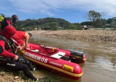 Sete bombeiros participam da opera&ccedil;&atilde;o com aux&iacute;lio de drone e embarca&ccedil;&atilde;o