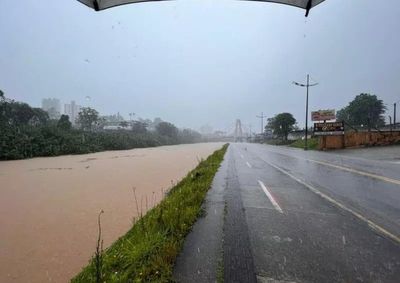 Novo boletim da Defesa Civil de Santa Catarina amplia o alerta para todo o estado entre domingo (30) e a madrugada de ter&ccedil;a-feira (1&ordm;)